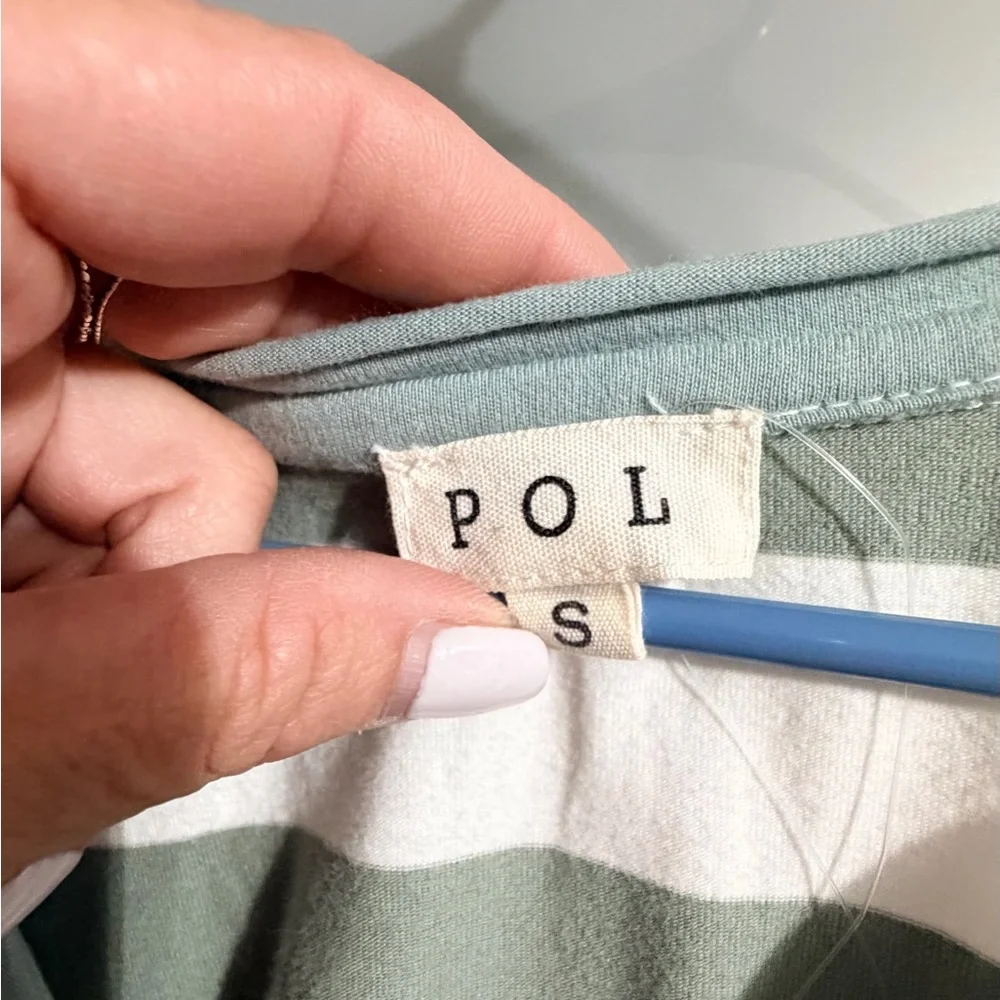 POL OVERSIZED DISTRESSED TOP - Picture 6 of 7